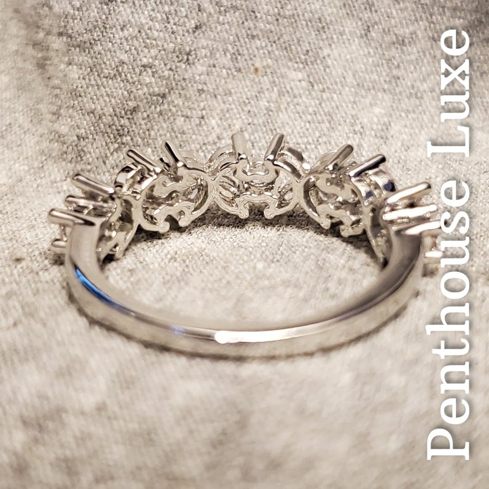 FINAL RESTOCK!! Tiny Flower Paved Ring - Picture 3 of 7